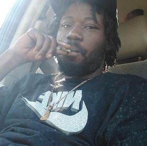 Meet your Posher, Dee